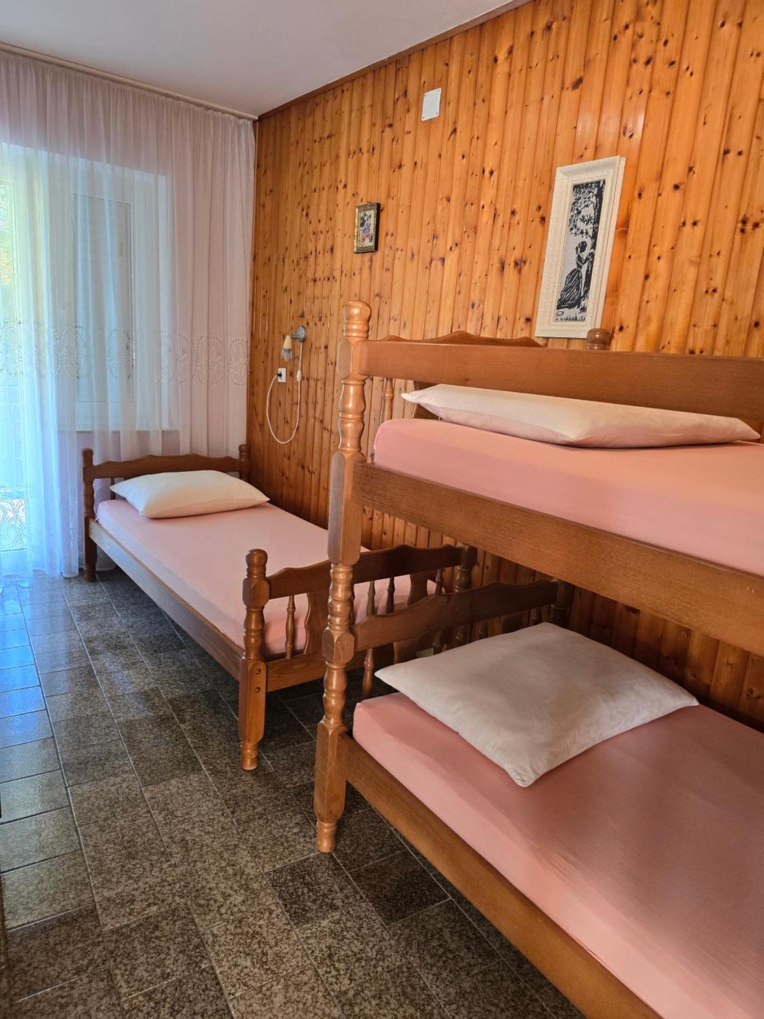 Apartments Mladenka Senj  Eksteriør bilde